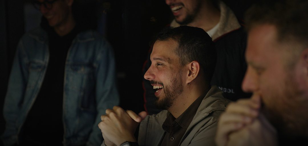 Beto sorrindo durante a imersão